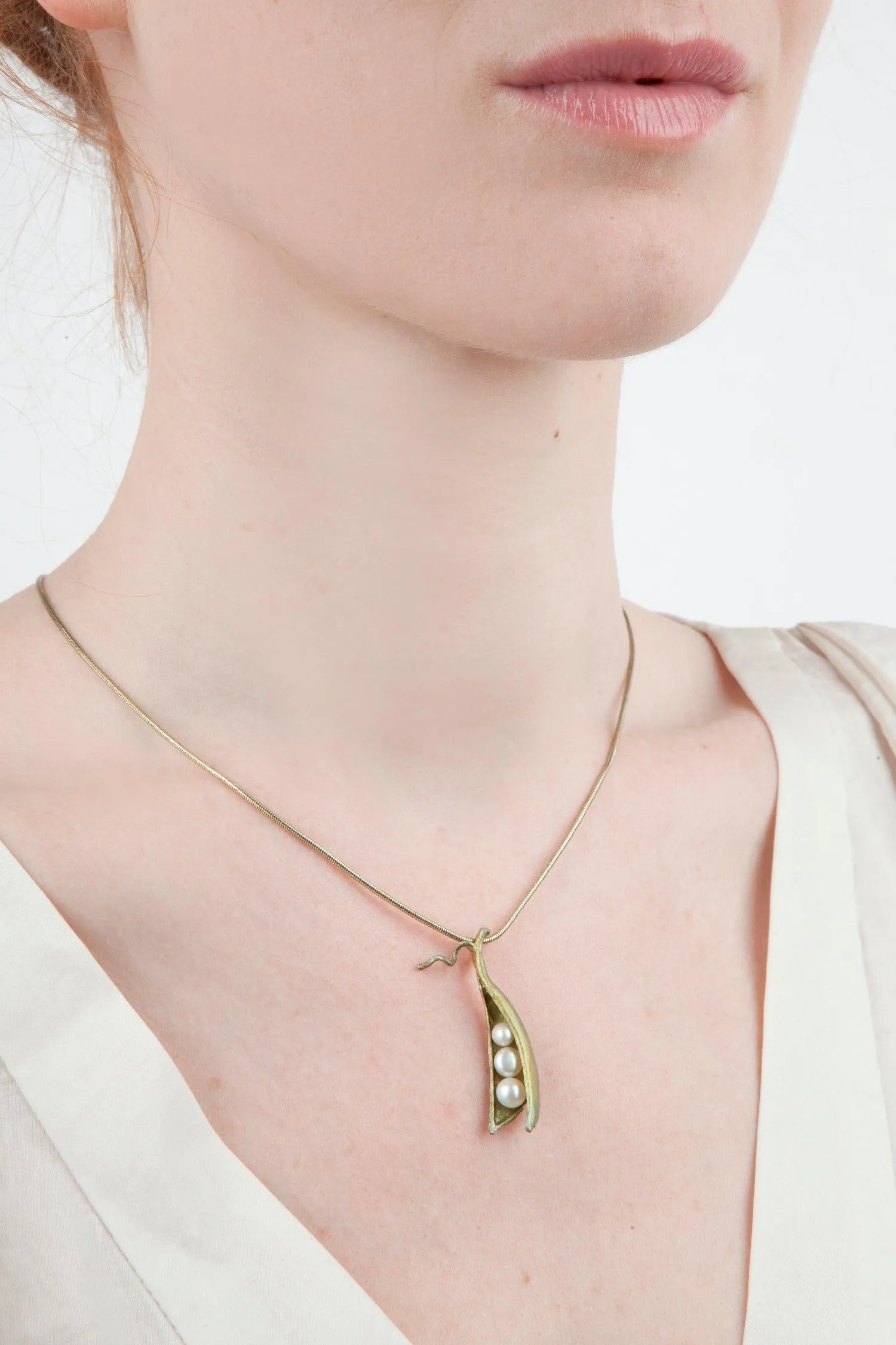 Pea Pod Pendant - 3 Pearls